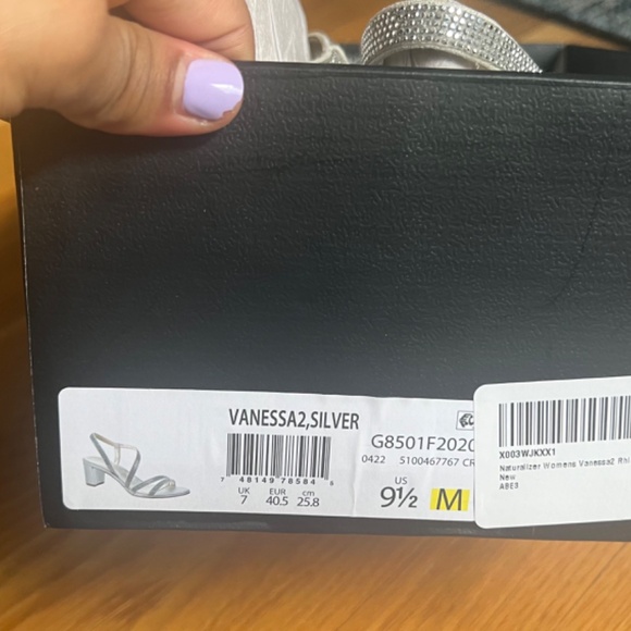 Naturalizer Silver Sandals NWT - Picture 6 of 6
